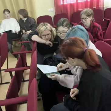 9 апреля в рамках работы междисциплинарного кружка «Знатоки словесности» состоялось внеклассное мини-путешествие «На встречу с Нобелевскими лауреатами по литературе из России»
