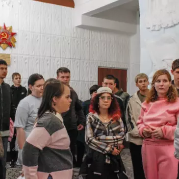 Студенты группы СКГ-647 посетили музей боевой и трудовой славы «Заречье»